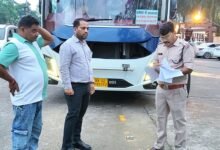 परिवहन विभाग की सघन जांच में 10 वाहनों पर कार्रवाई, 22,300 रुपये का चालान परिवहन विभाग की सघन जांच में 10 वाहनों पर कार्रवाई, 22,300 रुपये का चालान